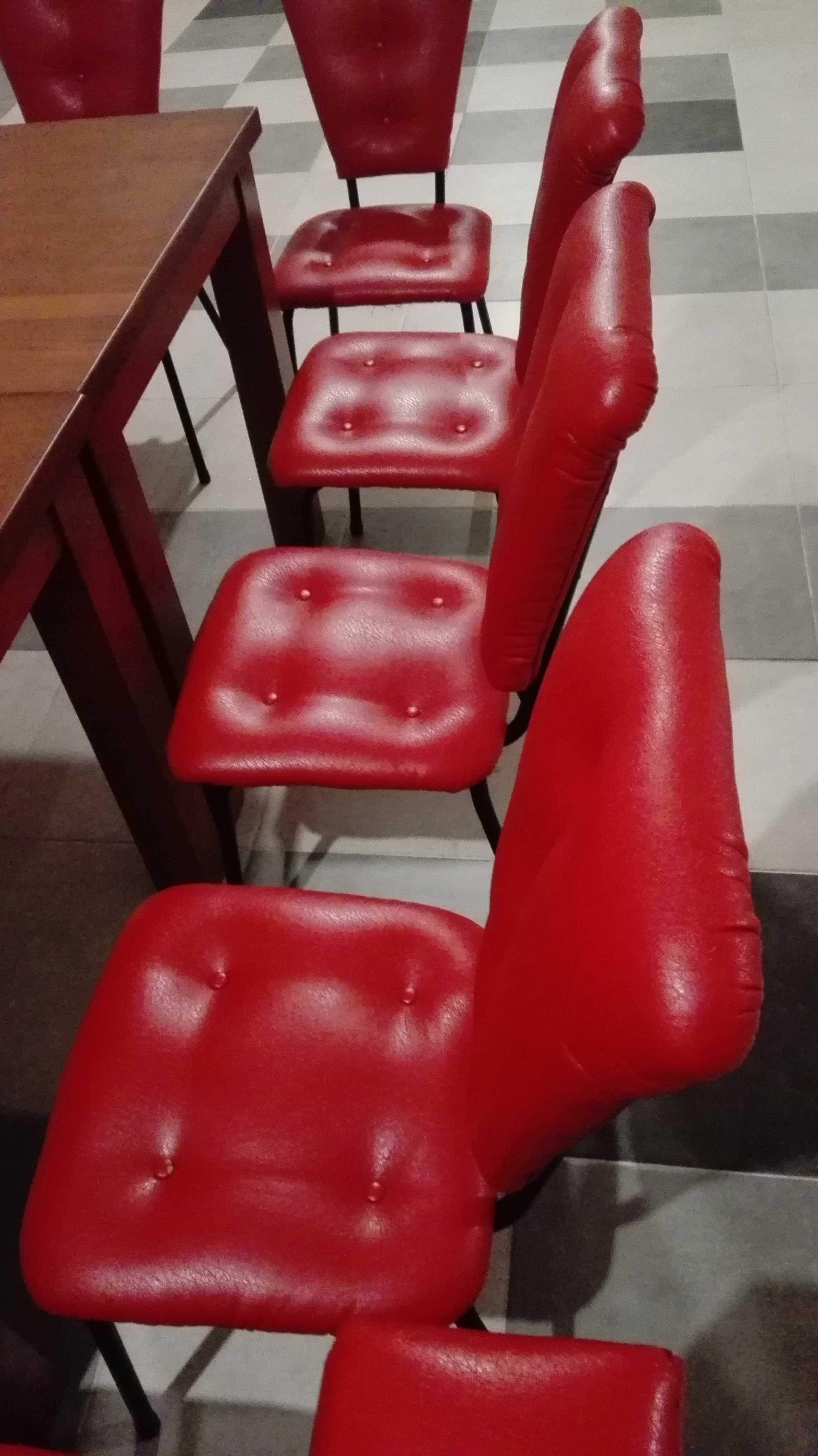 Krzesła tapicerowane do lokalu, pubu, klubu, restauracji 12 szt.