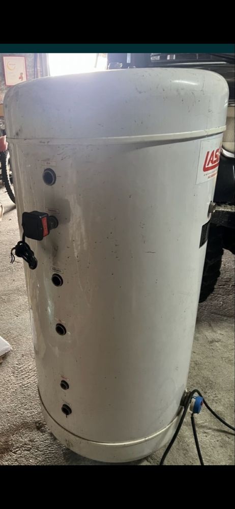 Vendo termoacumulador em muito bom estado