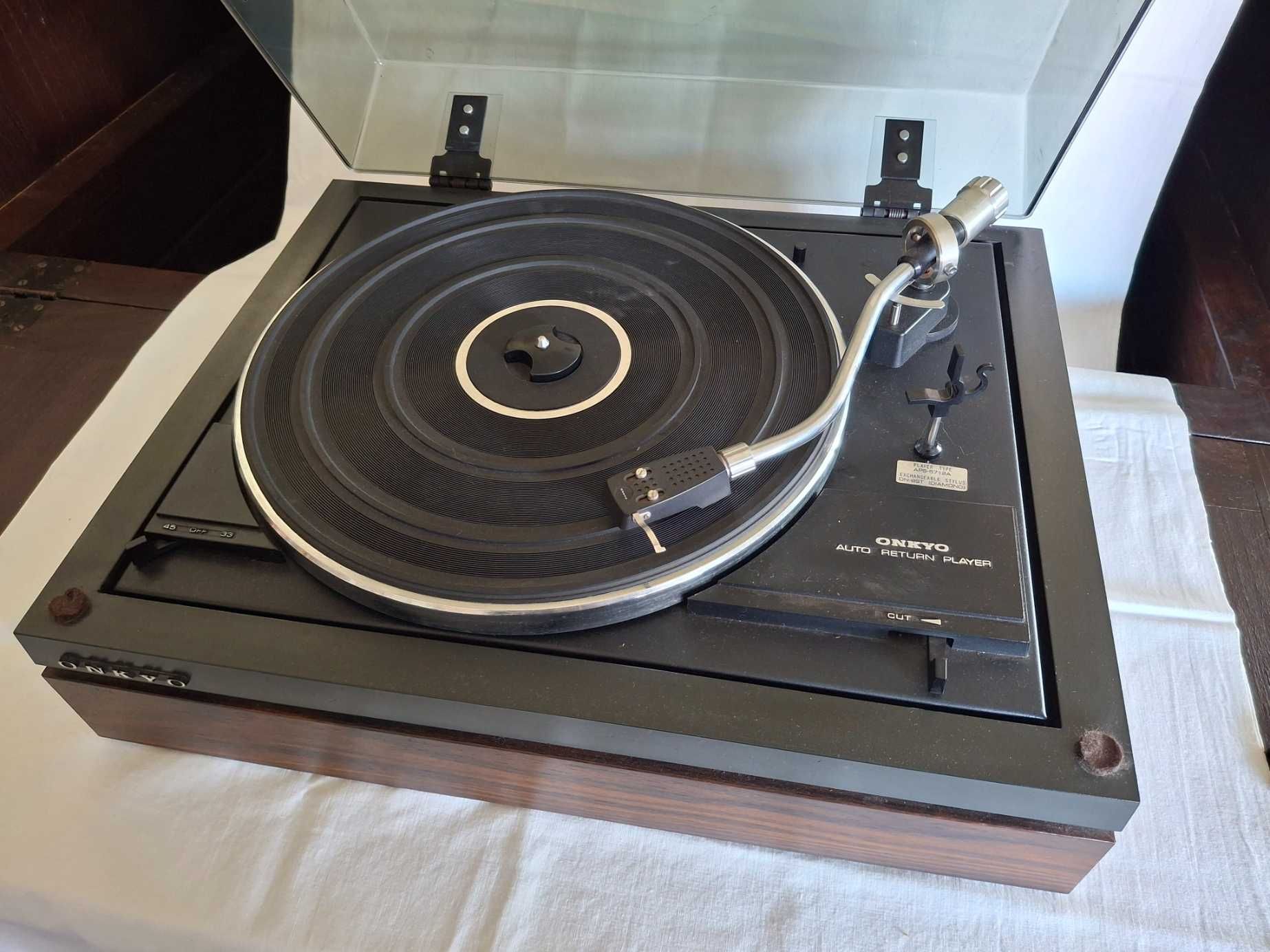 Amplificador, rádio e gira-discos Onkyo Y-100