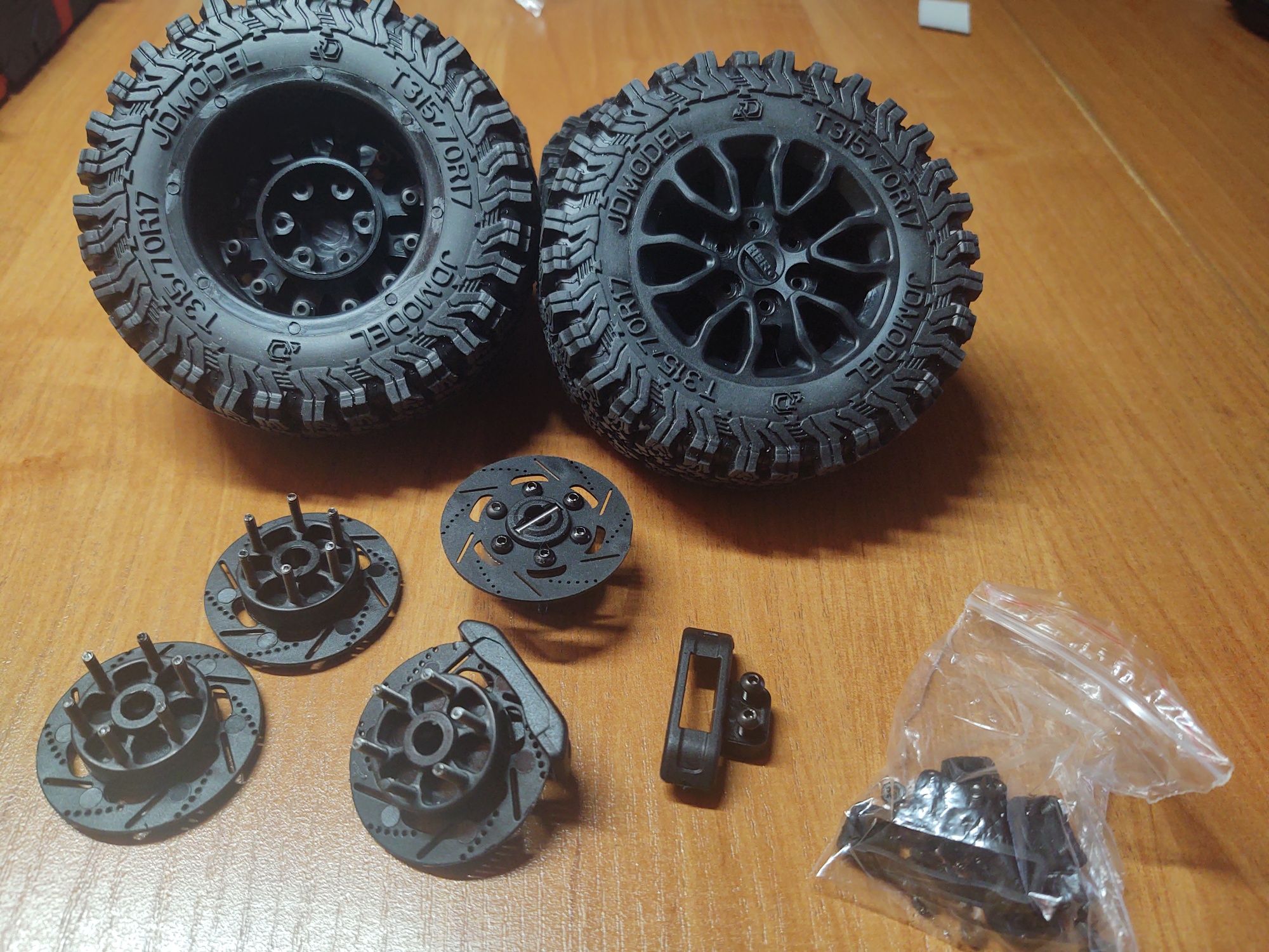 RC4WD Koła kompletne z oponami ,Tarczami i klockami do modeli RC