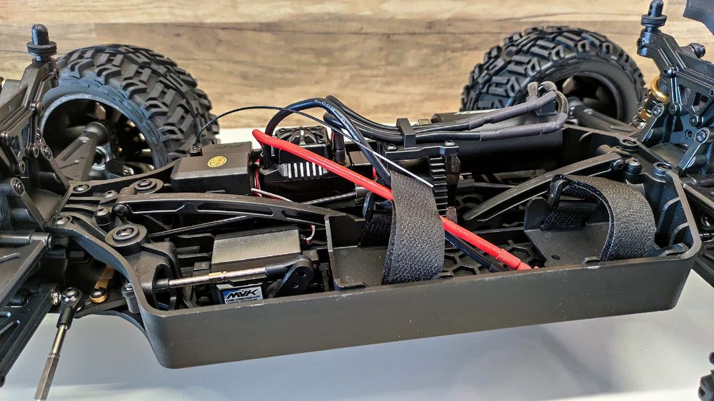 Maverick QUANTUM PLUS XT Flux 3S 1/10 4x4 Stadium Truck