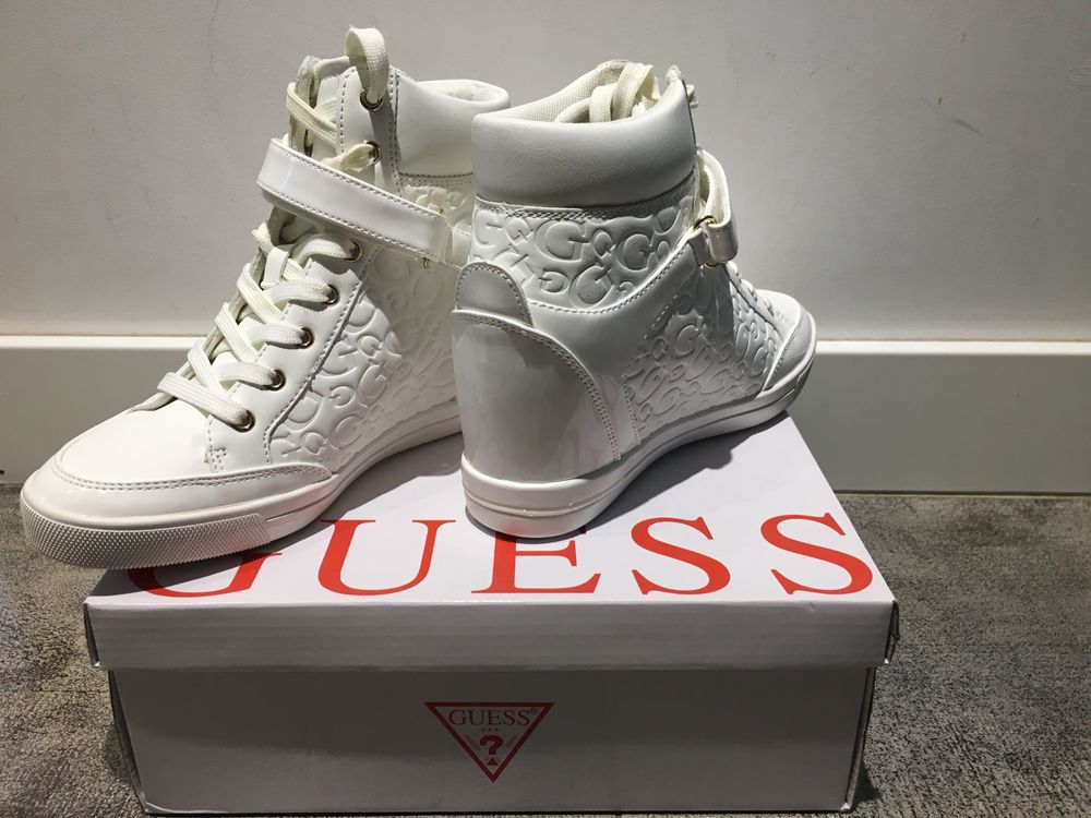 GUESS bałe sneakersy na koturnie rozm. 39