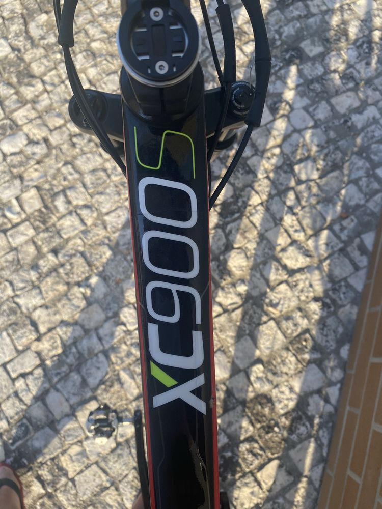 Bicicleta de carbono roda 29.