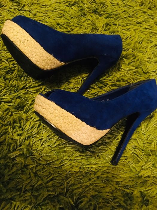 Sapatos azuis