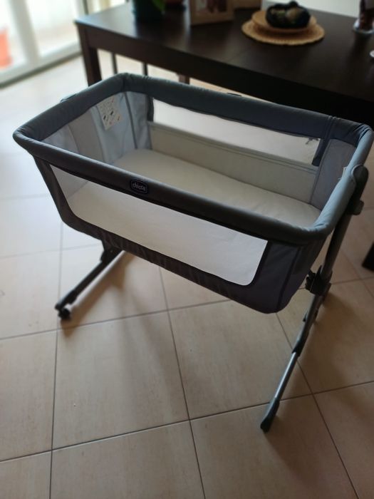 Berço next to me chico