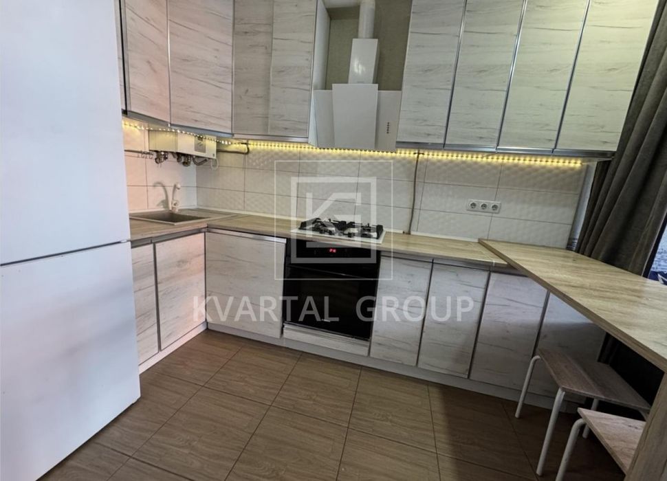 Велика однокімнатна з ремонтом, однушка з газом