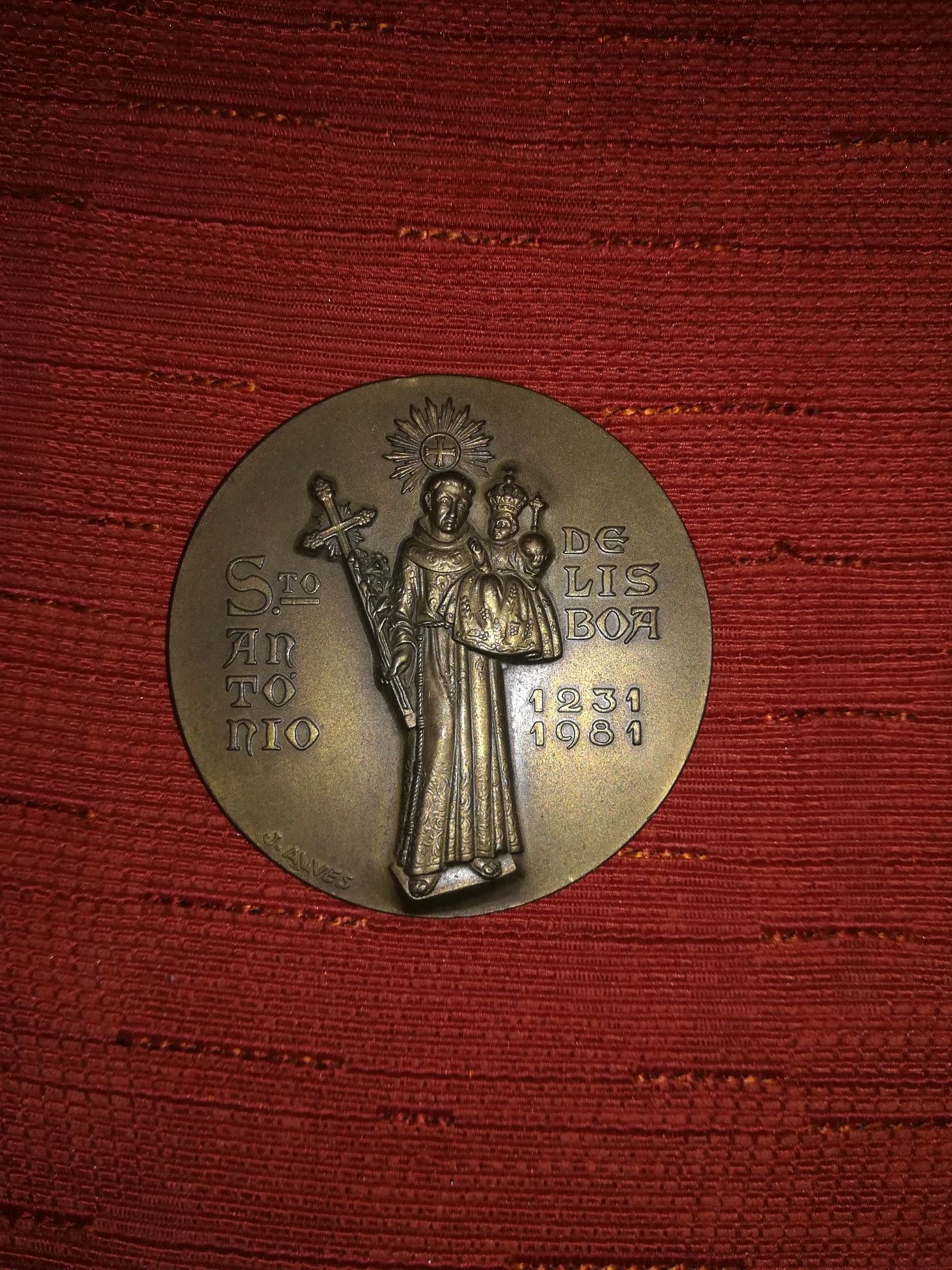 Medalhão , santo António Lisboa, imagem Cristo