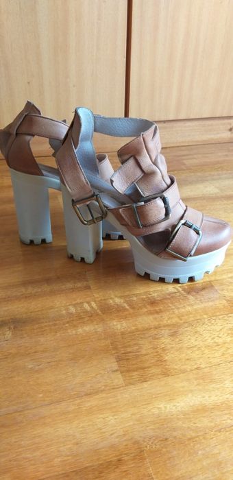 Vendo Sapato de tacão