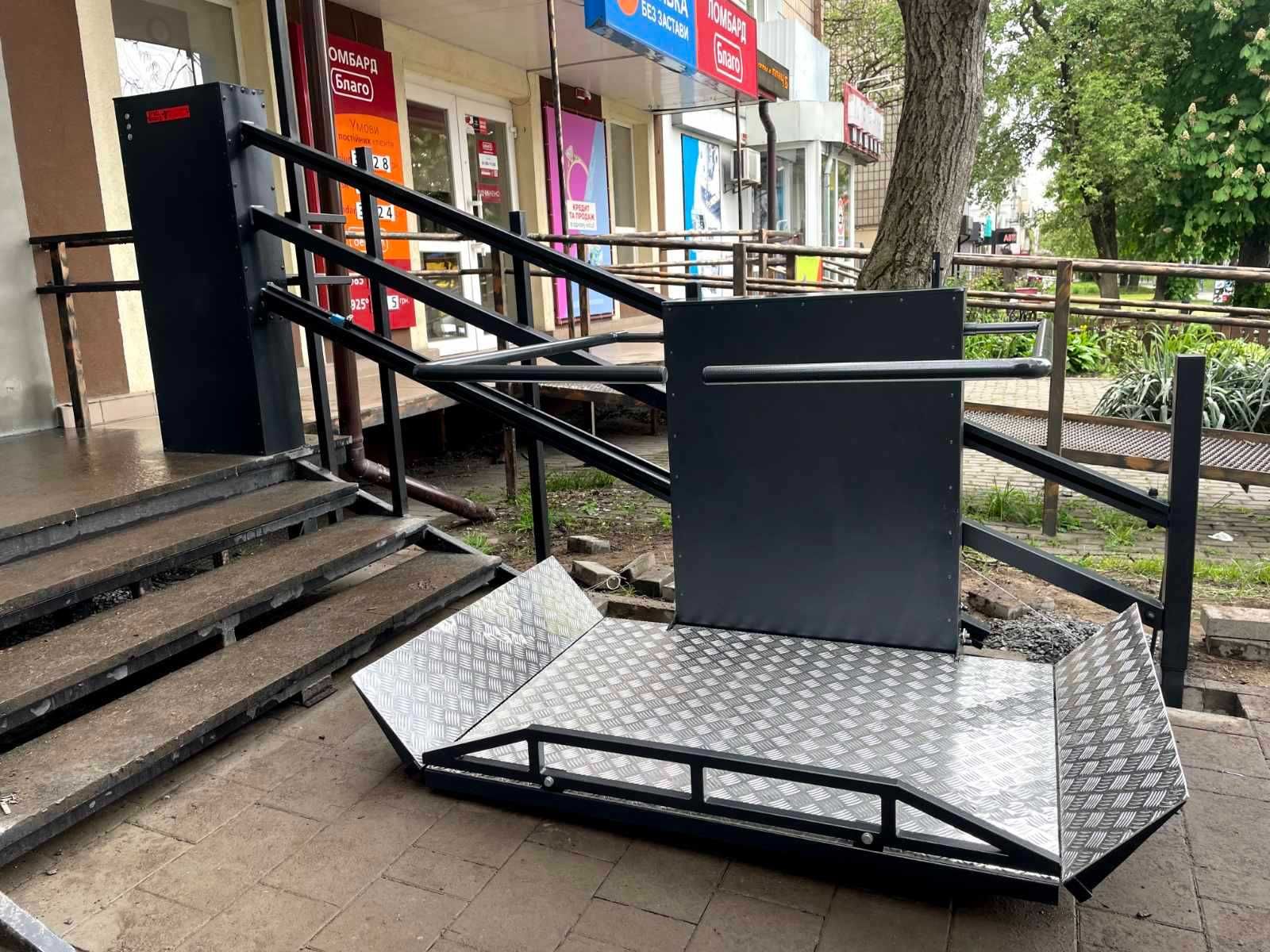 Похилий підйомник для маломобільних груп населення