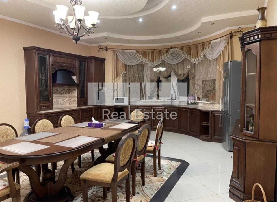 Оренда ексклюзивного будинку Стоянка корт басейн озеро на ділянці