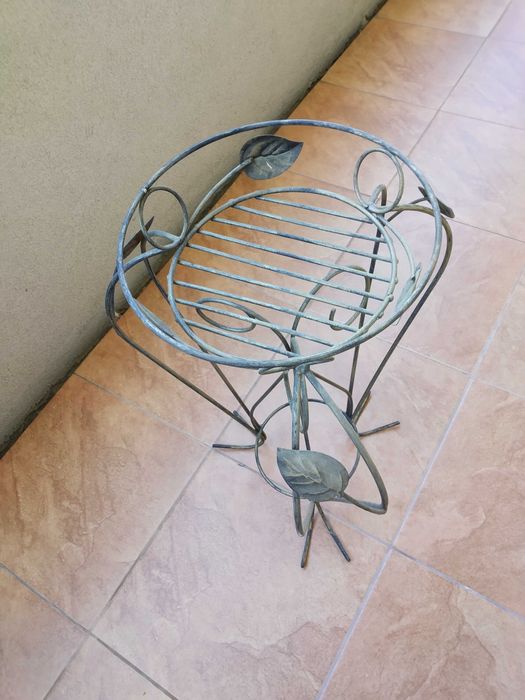 Kwietnik metalowy ozdobny