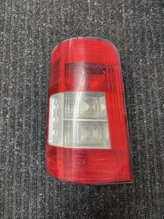 Lampa lewy tyl pugeot partner