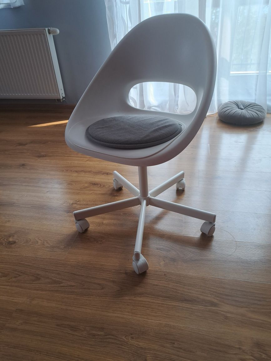 Krzesło obrotowe biurkowe ikea loberget białe