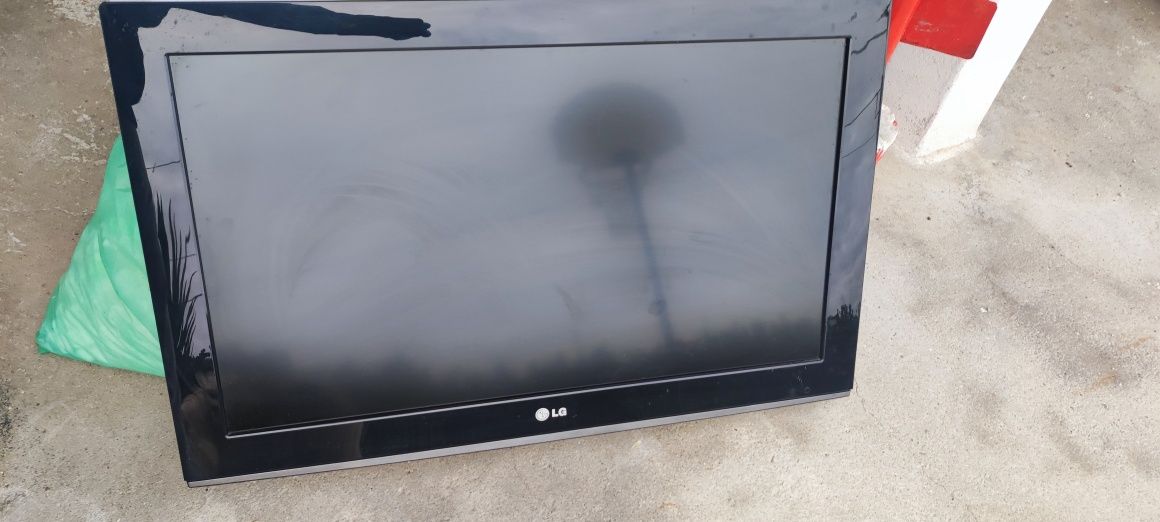 Tv LG 32" com imagem desfocada