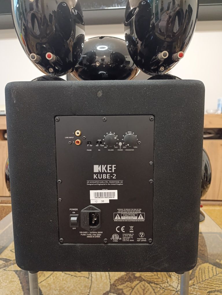 Kino domowe 5.1 KEF KHT2005.2 subwoofer aktywny KEF KUBE 2