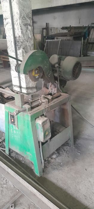 Розпродаж слюсарного обладнання. Чесальні машини. Погрузчик.