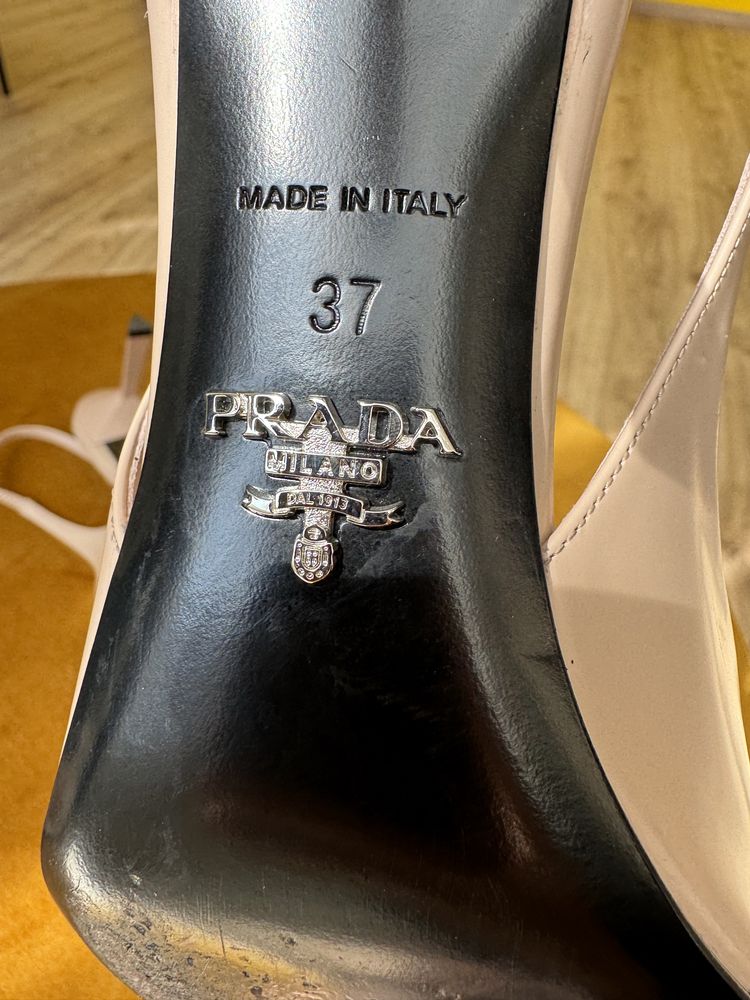 Туфлі Prada пудра