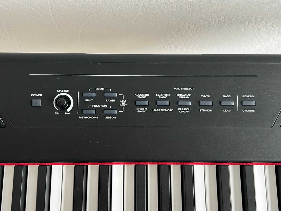 Alesis Recital 61 – kompaktowe pianino cyfrowe ze stojakiem