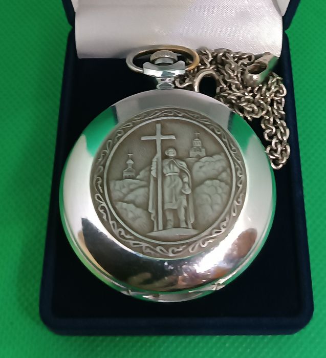 Часы  карманные Молния "Володимир Великий" в футляре с цепочкой.