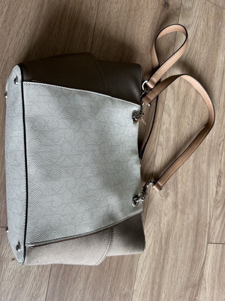 Torebka mieszcząca A4 Calvin Klein