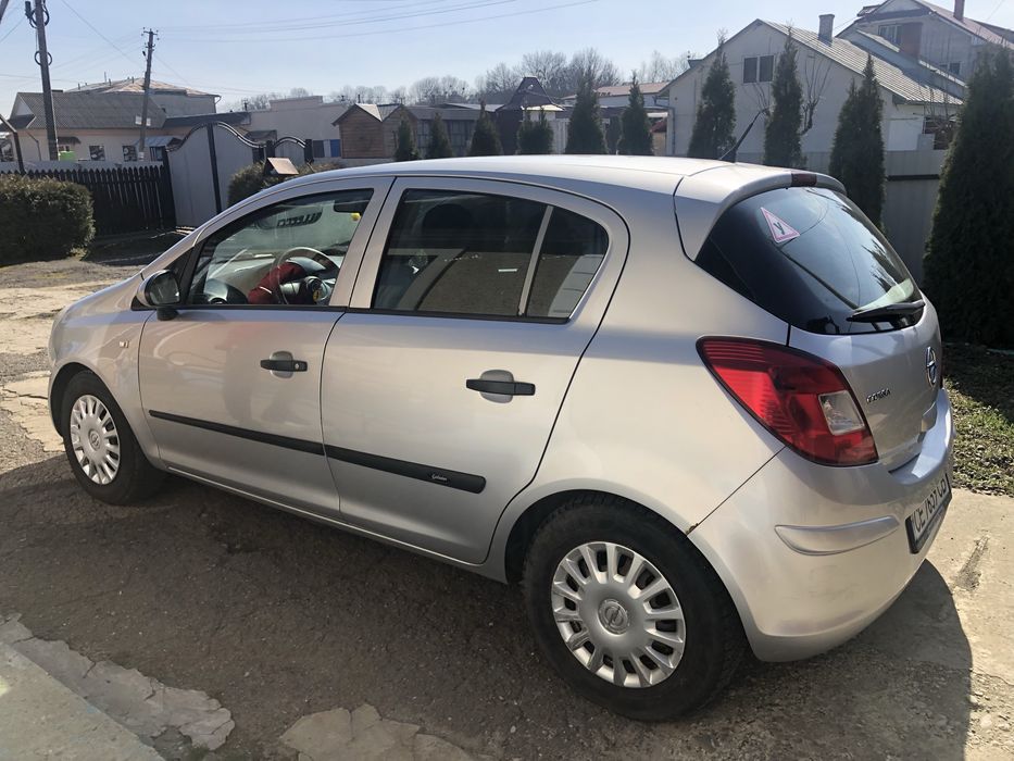 Продам економну машинку Opel Corsa 2011 р.