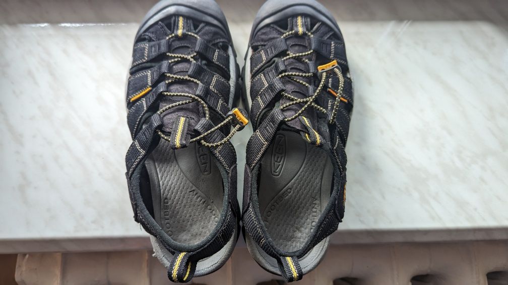 Тренінгові босоніжки Keen newport 42р.