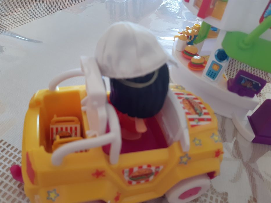 Hamburgueria Pinypon com carro