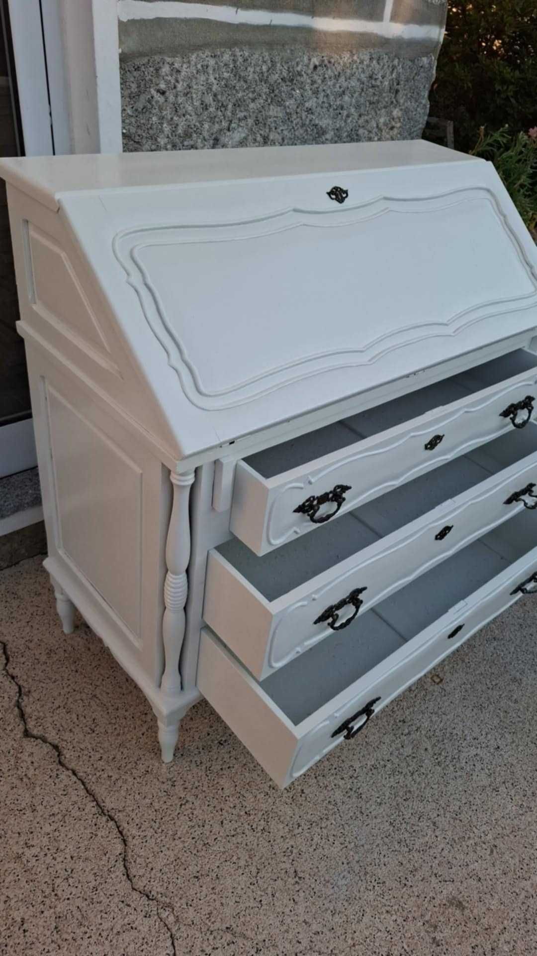 Cómoda branca bom estado