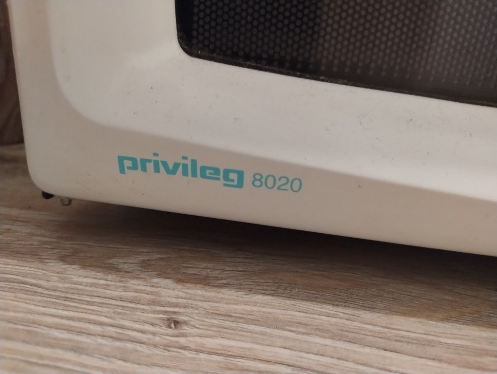 Sprawna mikrofalówka Privileg 8020