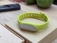 Opaska Xiaomi Mi Band 1 z zielonym paskiem – fitness tracker
