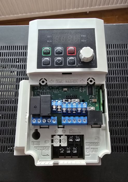 Falownik LG M100 0.75 kW, 230V, jednofazowy, NOWY