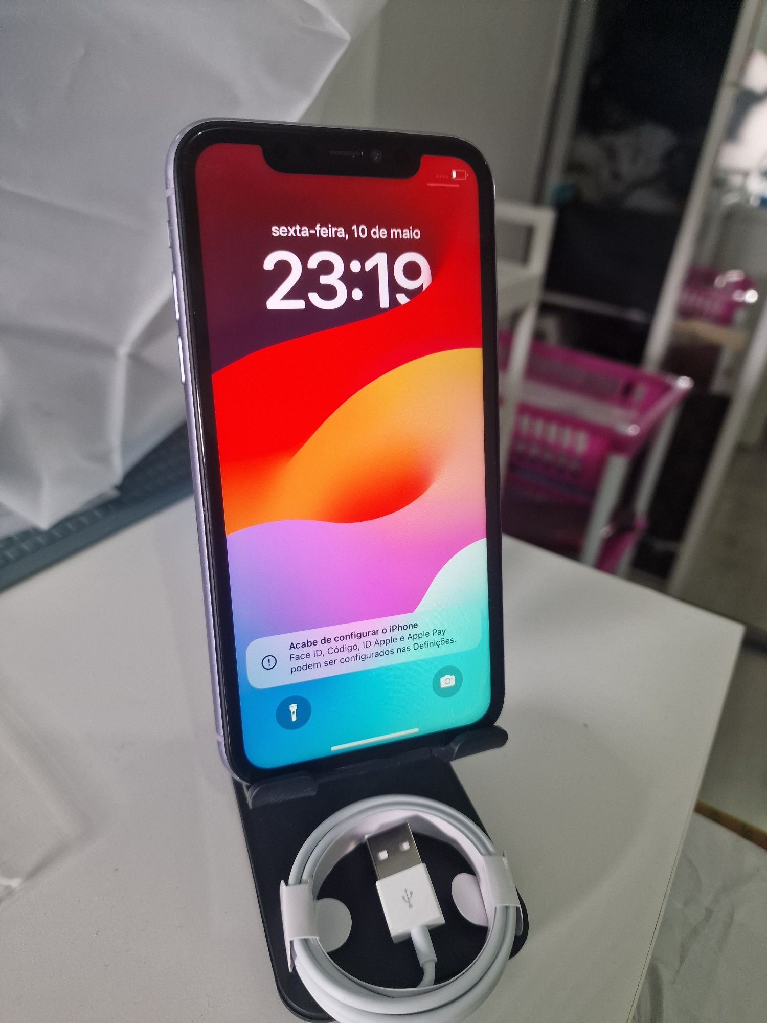 Iphone 11 Roxo 64GB