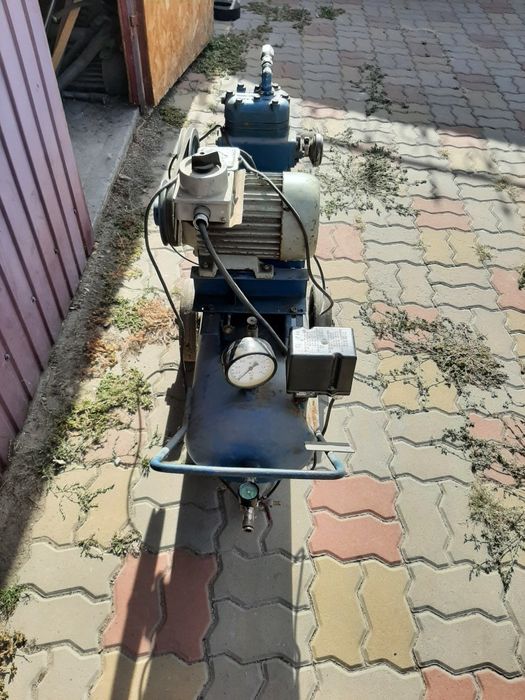 Продам компресор, все працює, на 220 вольт.
