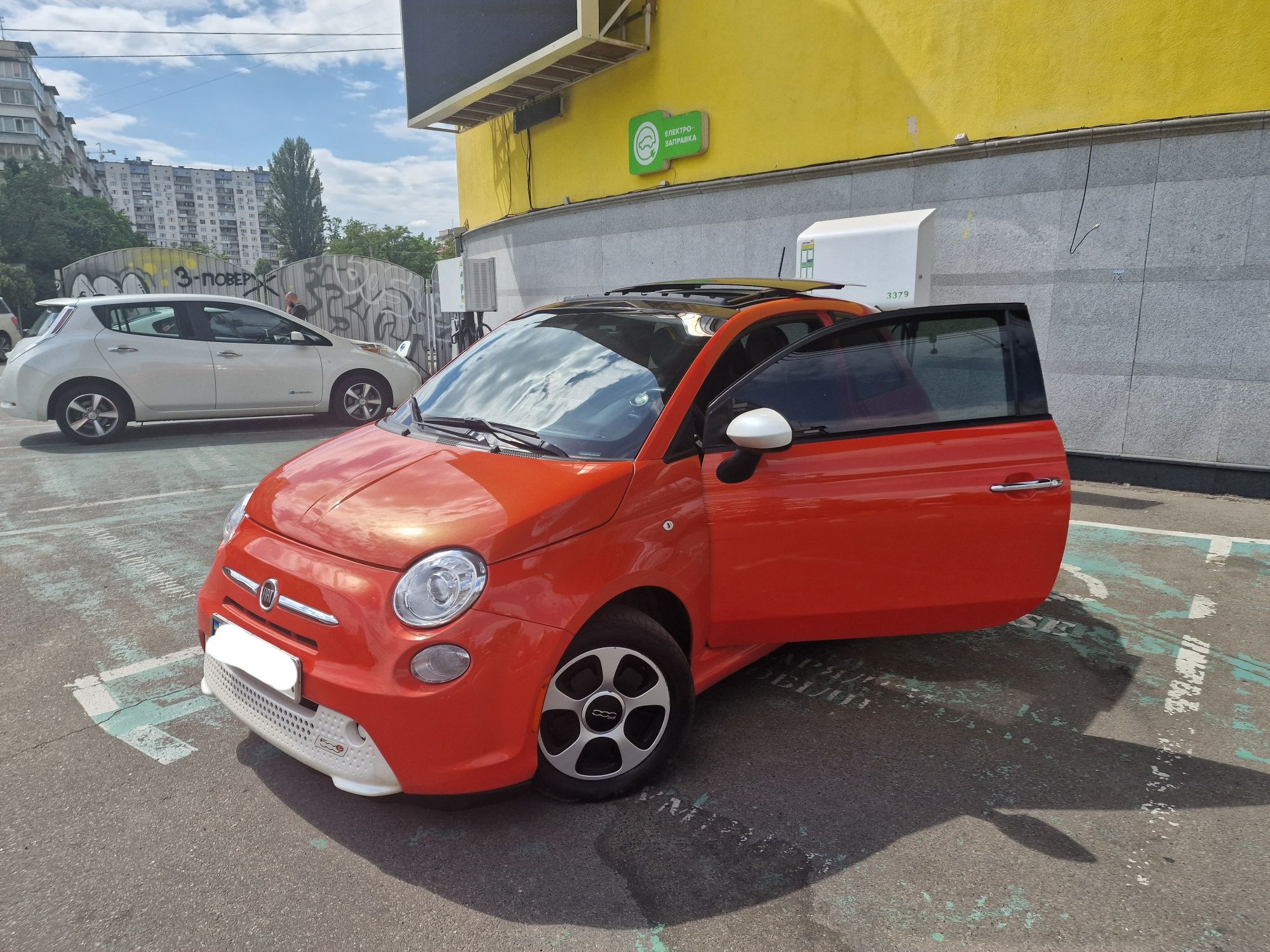 Електромобіль Fiat 500e 2017 року