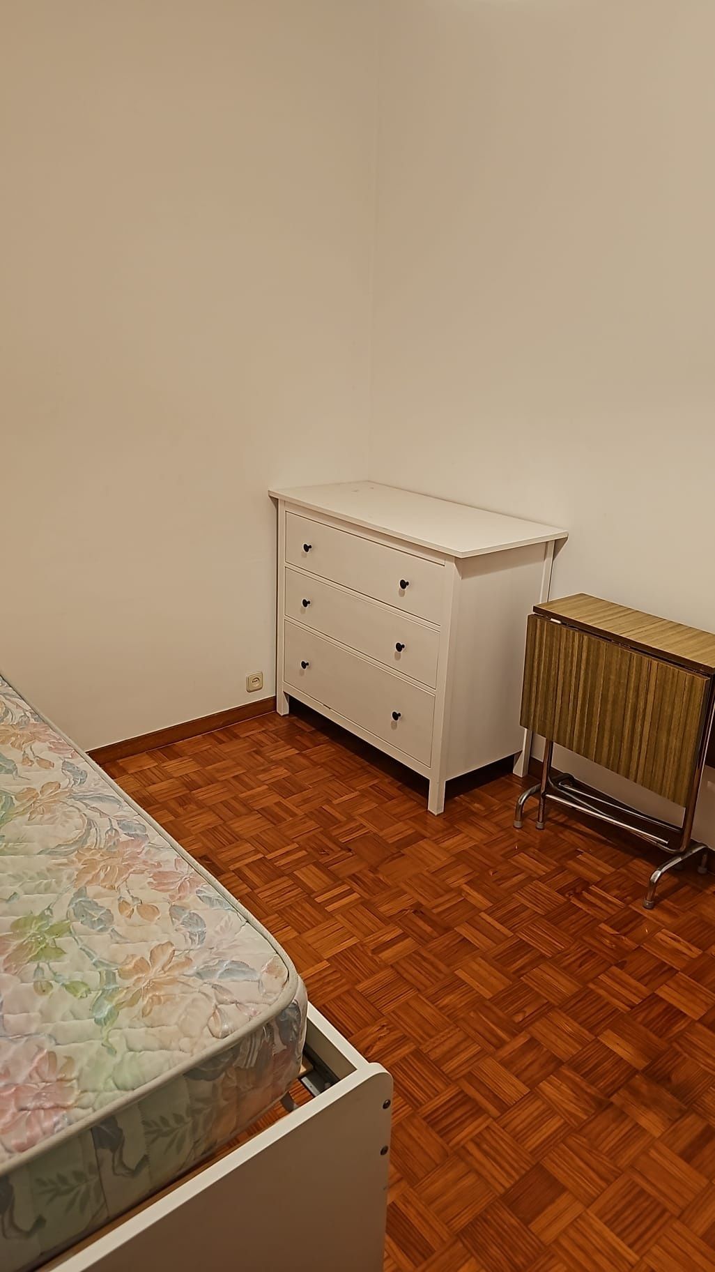 Quarto Individual Queluz  Brasileiros ou Uma Estudante até 25 anos