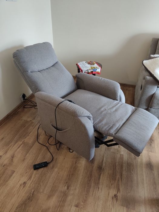 Fotel z funkcją relax i masażu. Jak nowy.