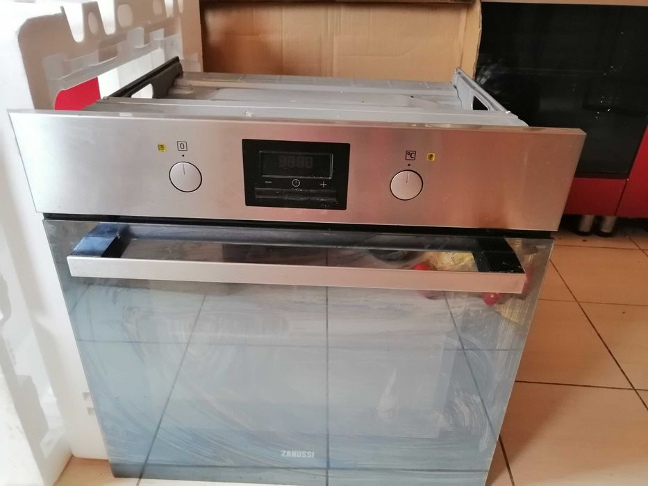 Бу духовка  zanussi