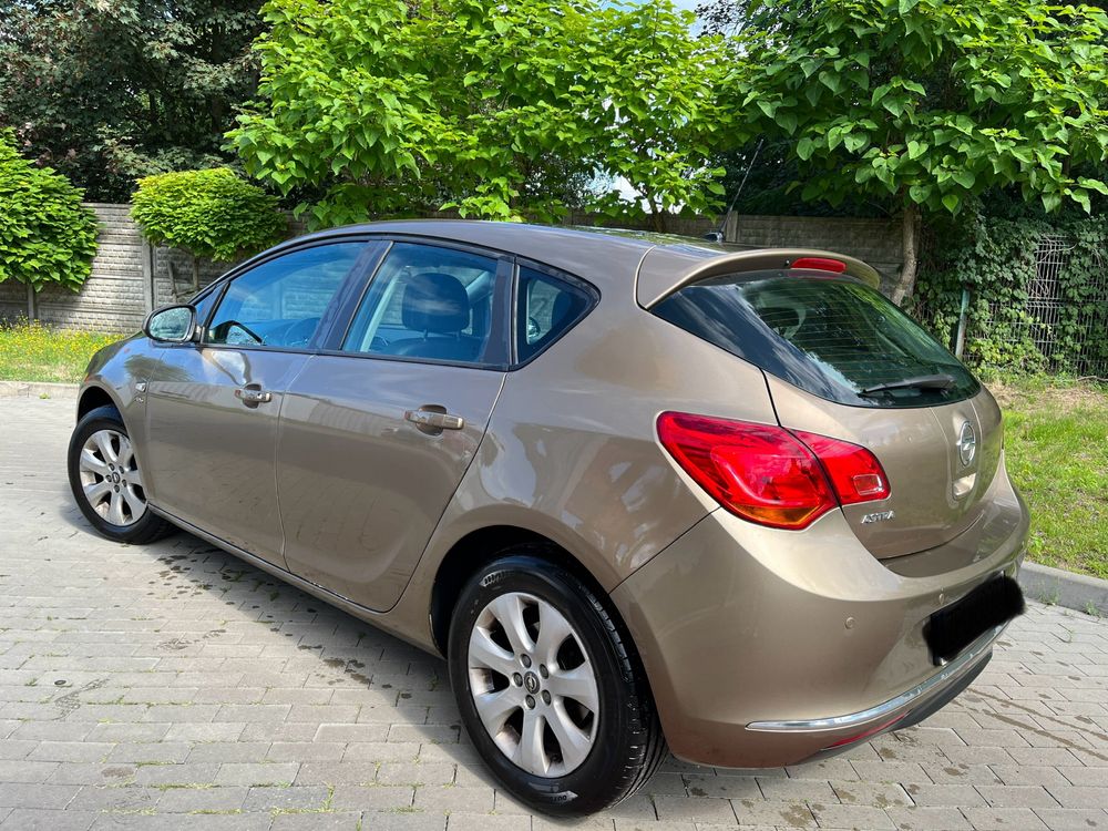 Opel Astra J 2014 benzyna