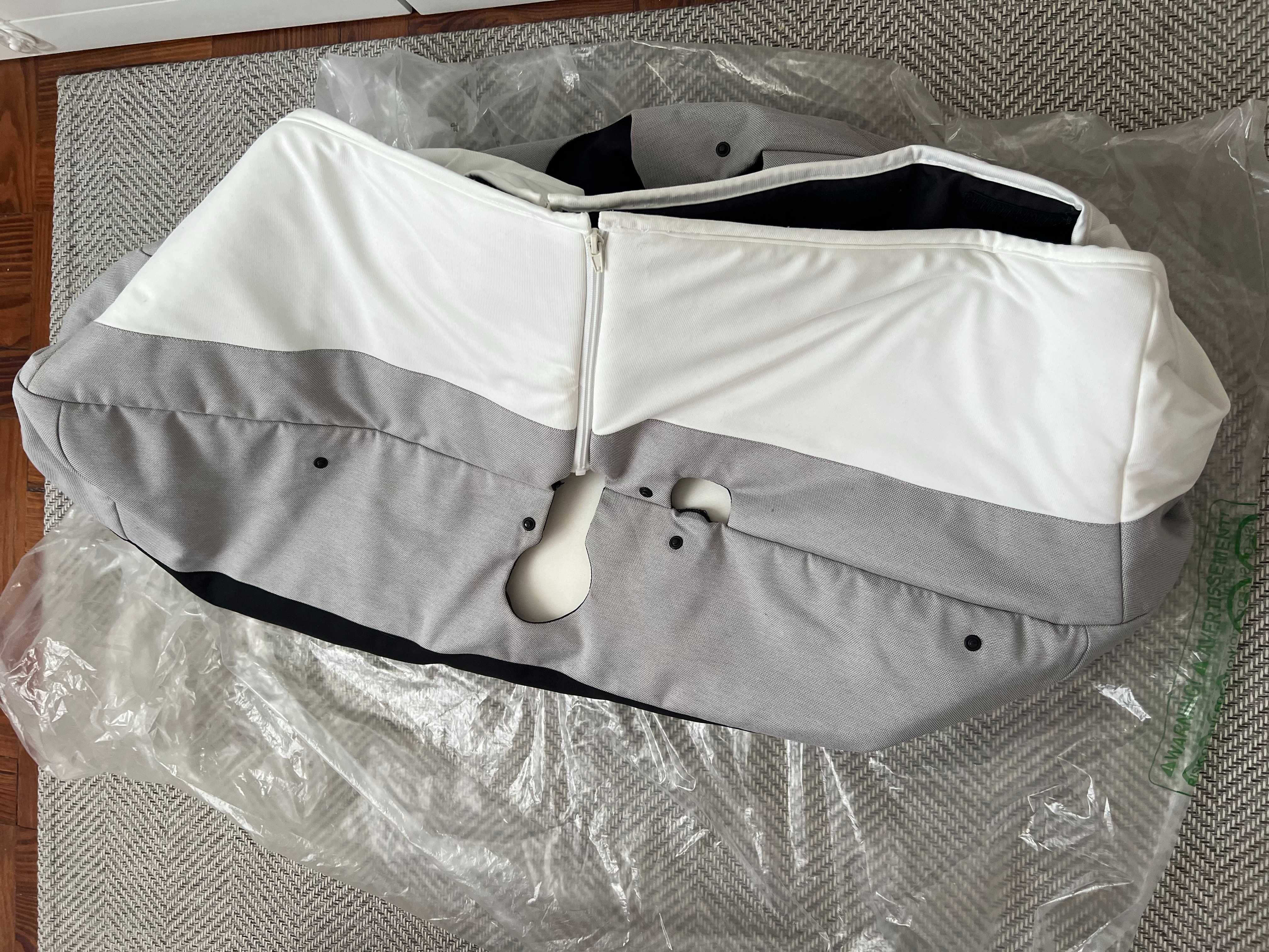 Carrinho de bebé Cybex 3 em 1 – EOS LUX + ATON B2