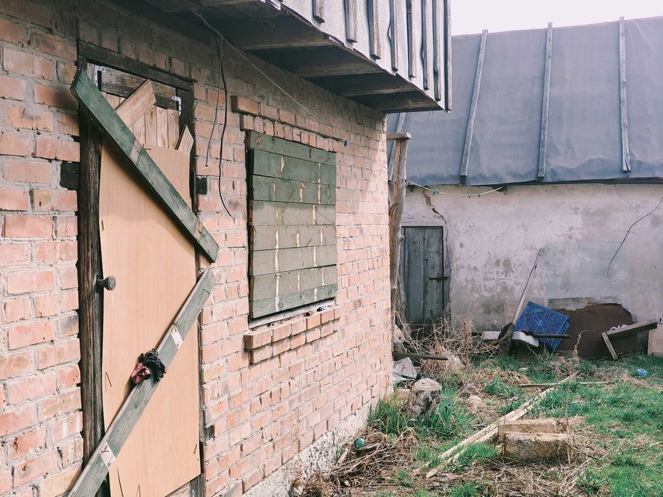 Бабинці - продам будинок цегляний з великою ділянкою !