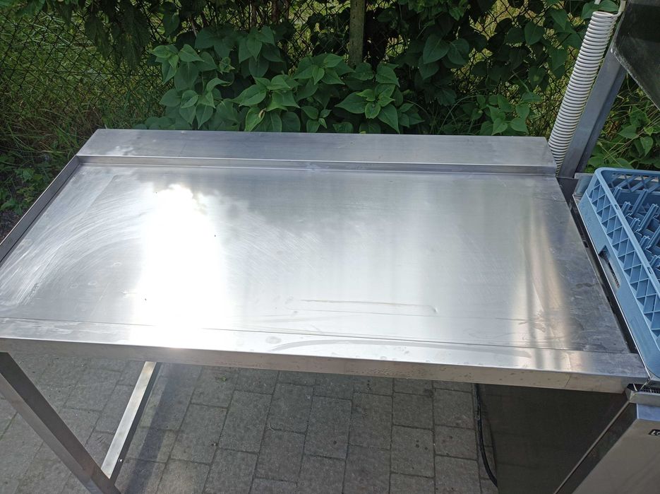 Stół podawczy do zmywarki kapturowej