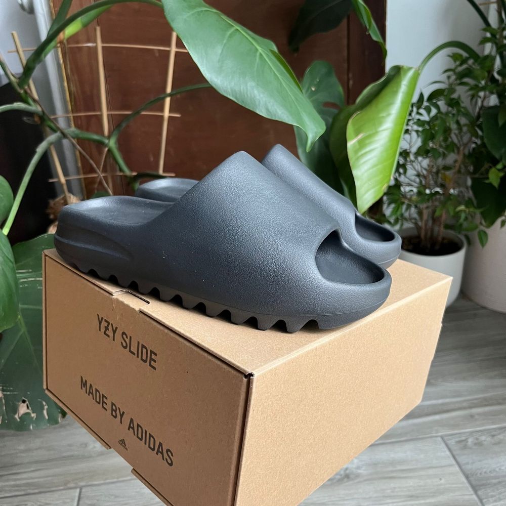 Klapki yeezy slide onyx rozmiar 38