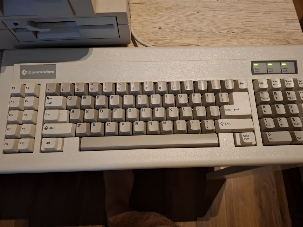 Commodore PC1 z monitorem i stacją dyskietek 1541– rzadki zestaw retro