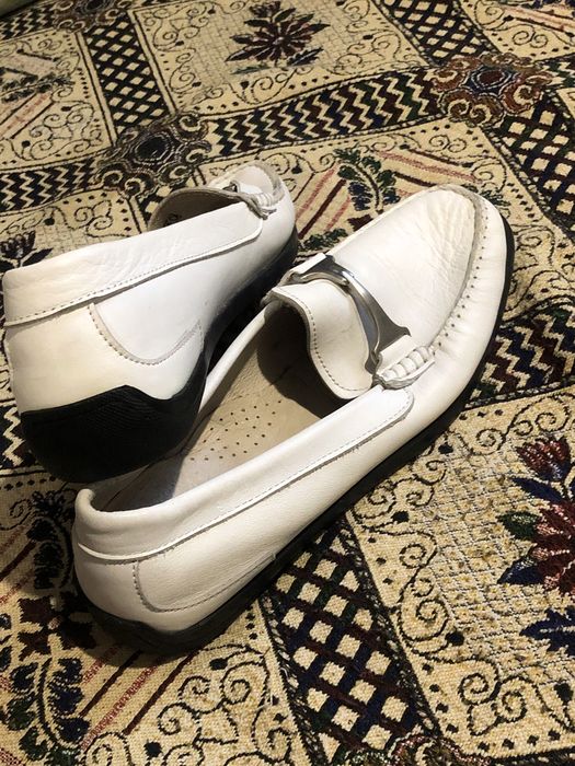 Шкіряні білі жіночі мокасіни