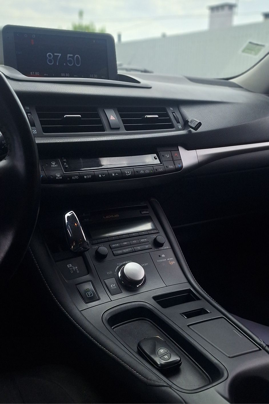 Lexus CT200h 2012