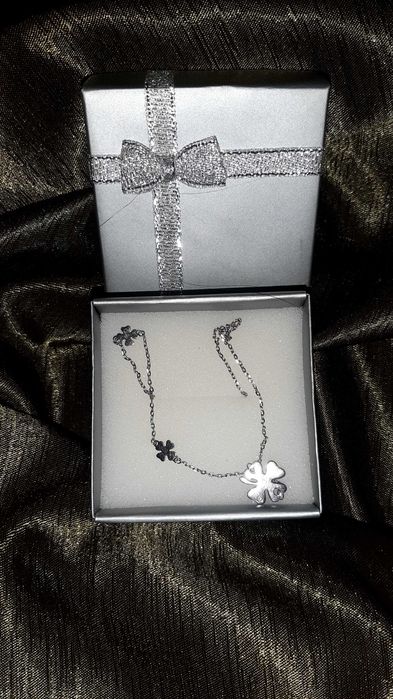 Delikatna koniczynka łańcuszek