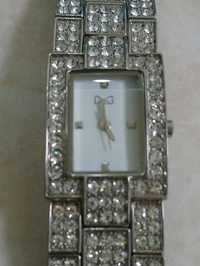 Продам женские кварцевые часы марки "D & G".