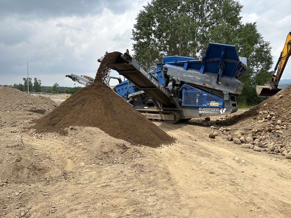 Ziemia Humus Czarnoziem Urodzajna pod trawnik przesiana kompost