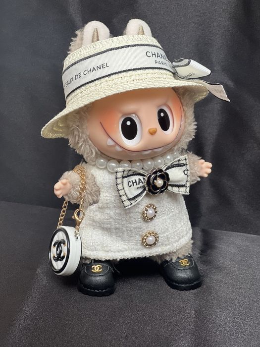 Лабубу в одязі розпродаж