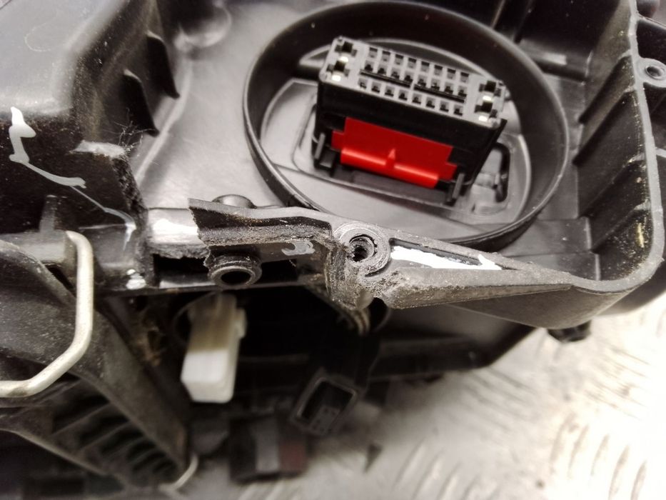 Фара левая 8R0941753E для Audi Q5 2012-2017